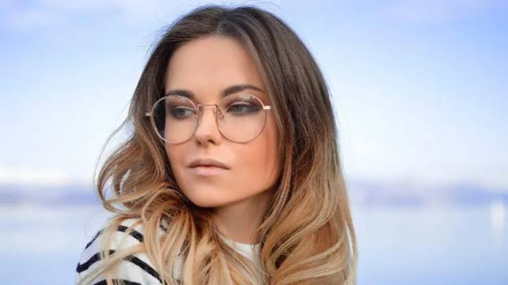 Luz azul y tus ojos: ¿Realmente necesitas lentes con filtro para pantallas?